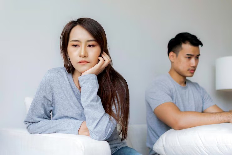 hubungan rumah tangga hambar, komunikasi suami istri, tips menjaga keharmonisan, penyebab pernikahan tidak bahagia, hubungan suami istri setelah punya anak, cara membuat pernikahan kembali romantis.